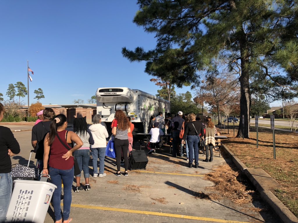 lit4themiddles's tweet image. Thank you @HoustonFoodBank and @humble_rduc for helping @HumbleISD_HMS serve the community.