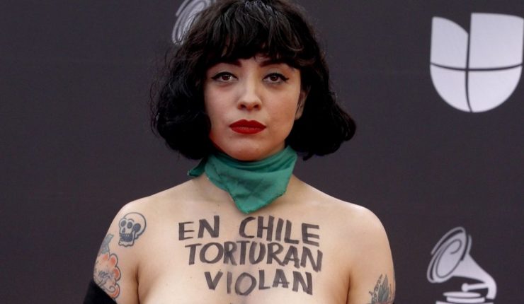 CNNChile's tweet photo. Mon Laferte es elegida por la BBC como una de los 12 artistas que cambiaron el mundo en 2019 https://t.co/nJHGUjUPms https://t.co/zM3WZMlgD2