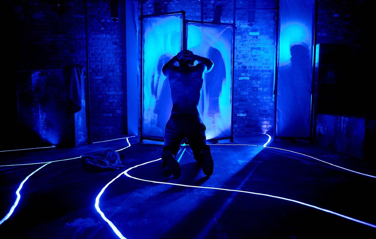ConortheGray's tweet photo. Couldn’t have asked for a better first visit to @arcolatheatre than #HungerPlay, directed with startling urgency and precision by @FayLomas1. There’s brilliant work too from her crack team of creatives, including @vuppz (Lighting) and @NatashaHarrison (Movement). https://t.co/7BC0LAK7Wr