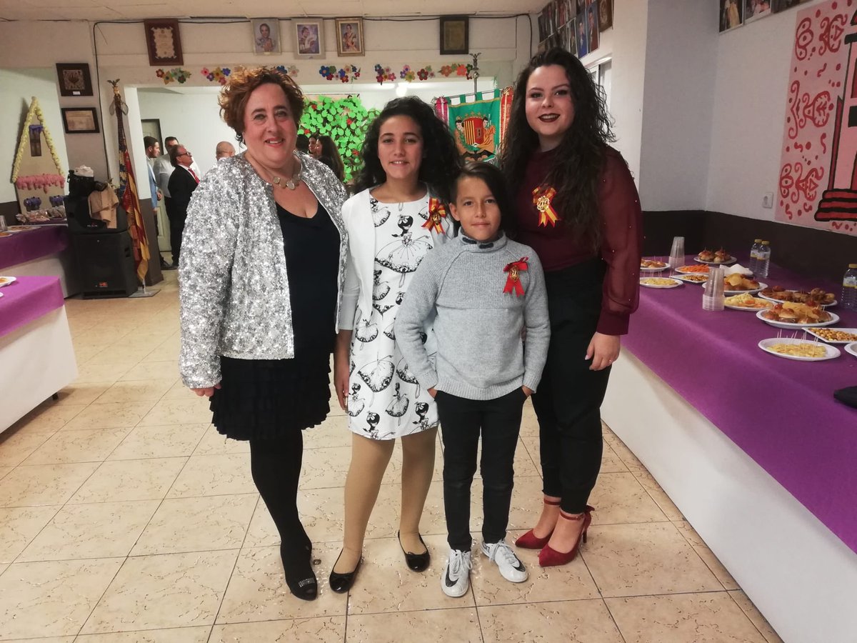 ColomdOr's tweet image. Nuestros representantes asisten a la firma de contrato de @JLF_Paterna #fallesdepaterna #signatura