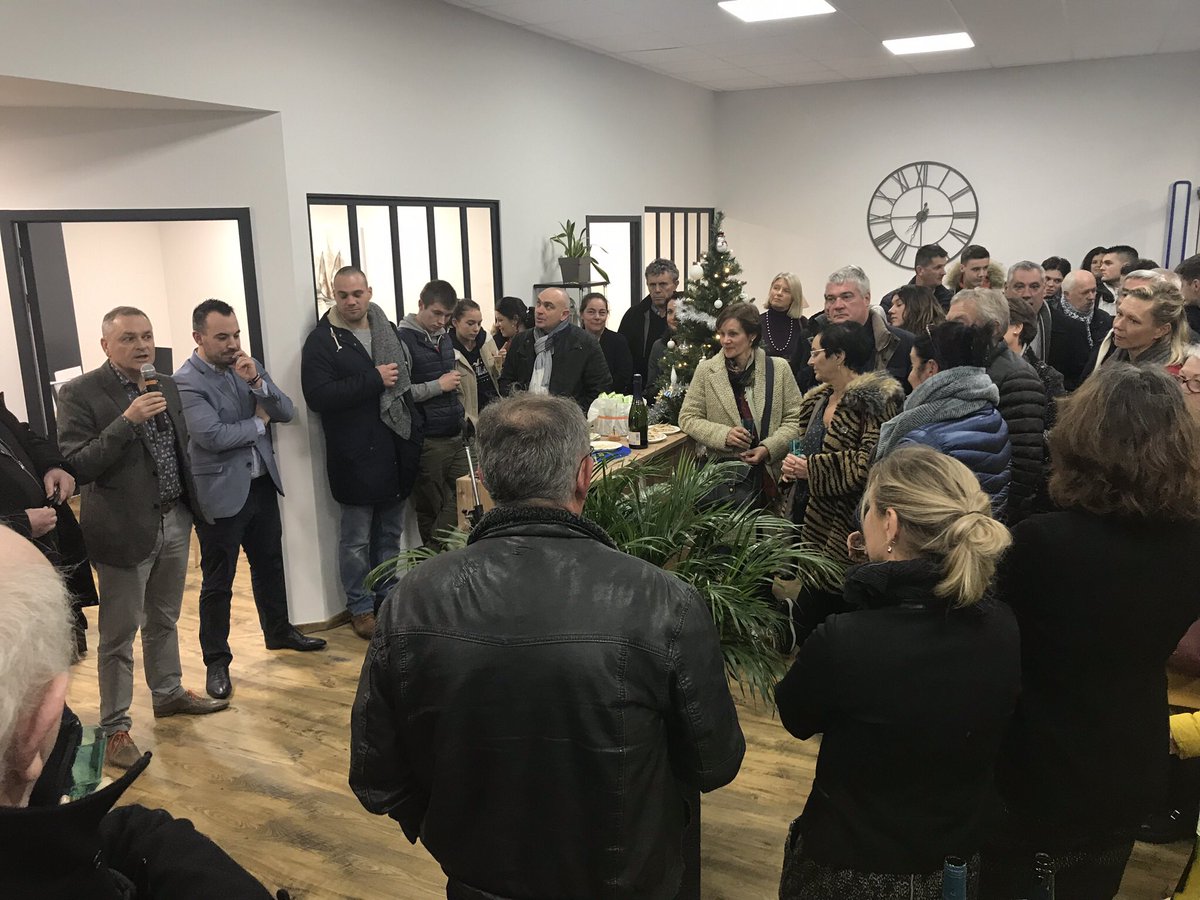 francklelandais's tweet image. Belle soiree d’inauguration de notre nouvelle agence @allianzfrance à #Coutances en presence des artisans impliqués, des partenaires, de l’inspection et de nombreux clients. Bravo Jerôme Hue et Gilles Patin pour cette belle réalisation! #AllianzDistrib #proximiteclient
