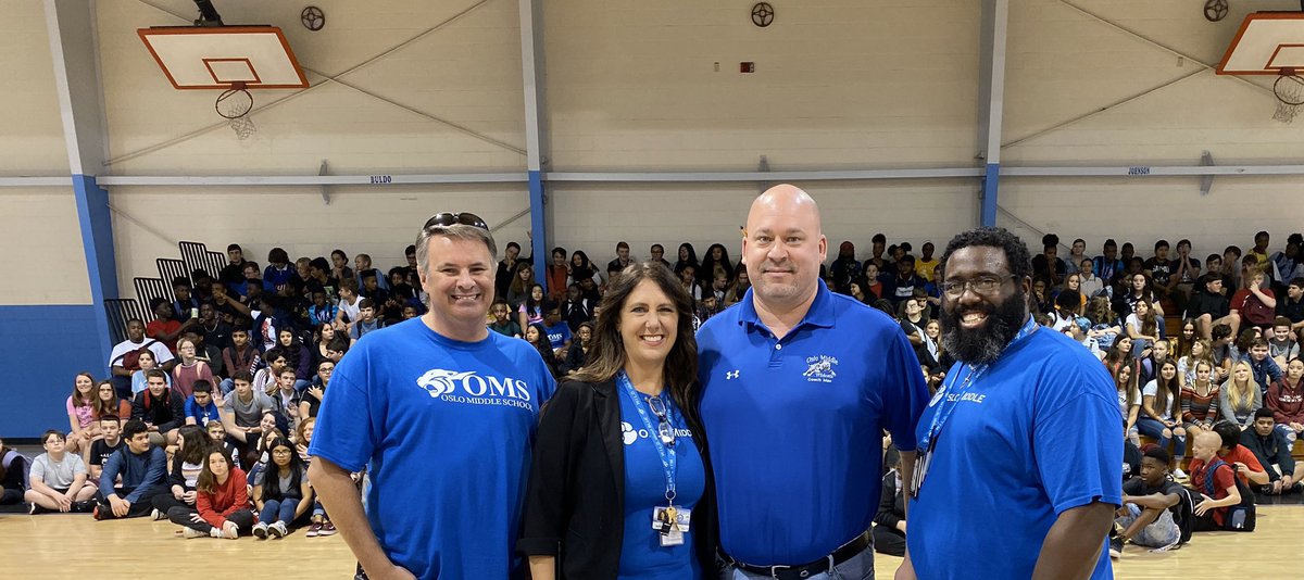 OMS_Connected's tweet photo. Celebrating Mr Mac today during ROAR! We believe in YOU! #top5finalist #KidsDeserveIt @IRCSchools @SDIRC_SUP @maraschiffSDIRC @4TiffanyJustice https://t.co/bFkws0d0C1