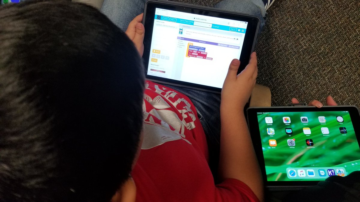 FoxLibraryKISD's tweet image. #HourofCode2019 @NorthamptonKISD with @SpheroEdu & @WonderWorkshop Dash robots and online coding! @KleinLibraries #LibraryPromise #coltivatingexcellence #KleinCodes