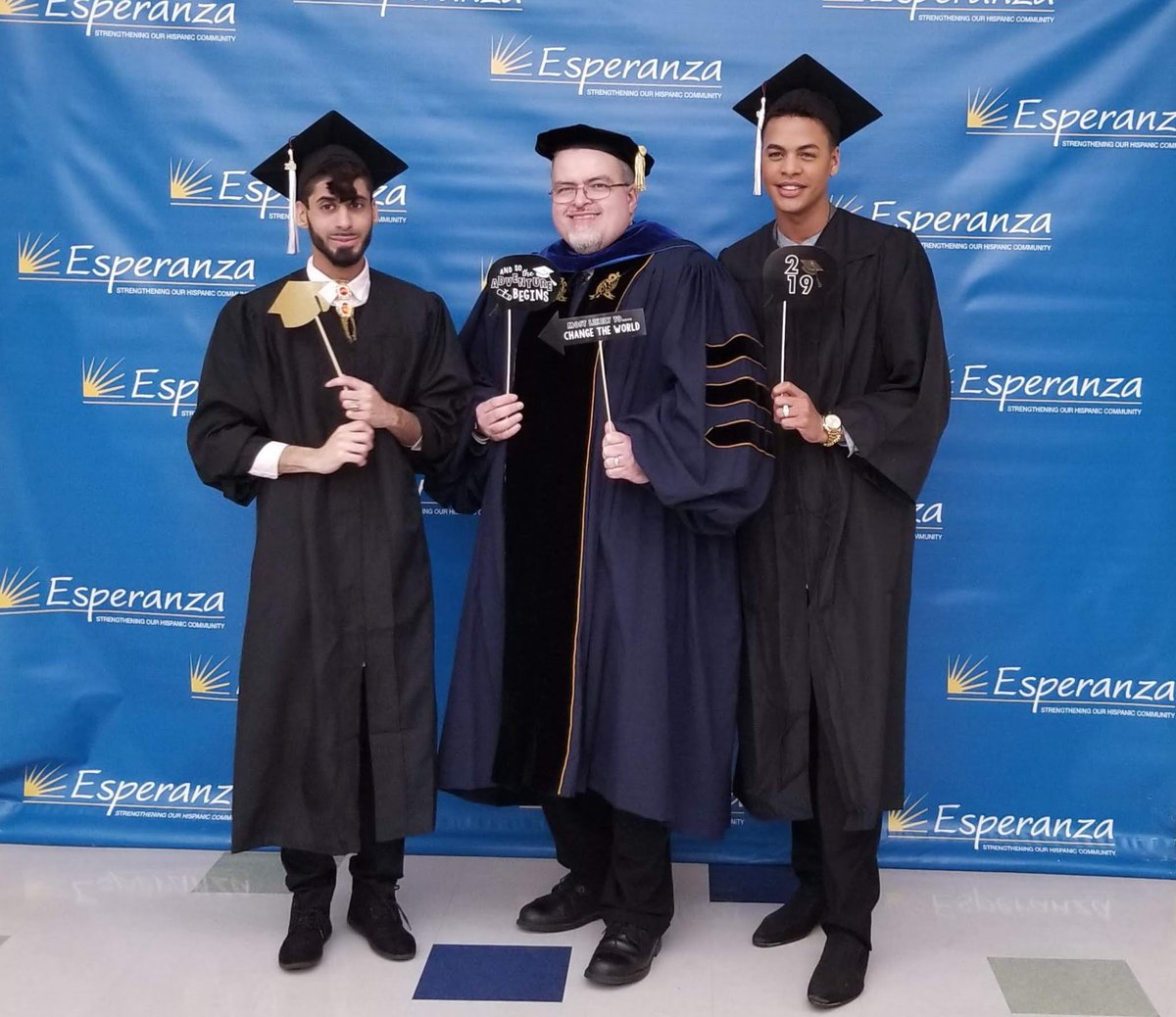 MediaDrH's tweet photo. Congratulations #DigitalCommunication graduates of @EsperanzaEdu4U @esperanza_us https://t.co/ydJJ7er9SW