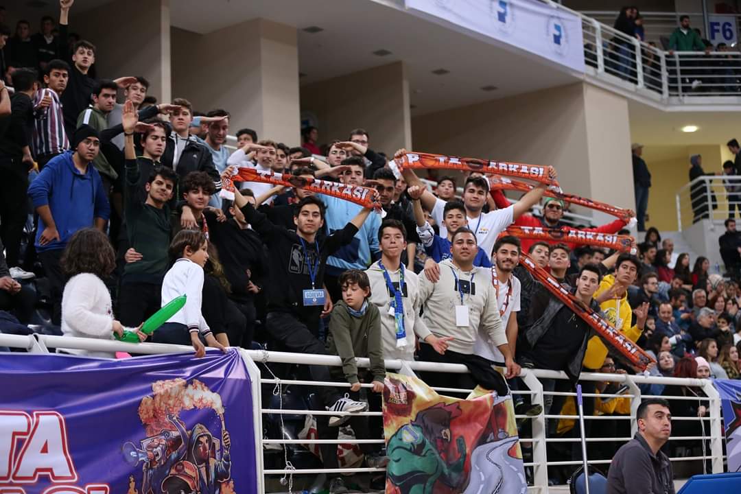 merkezefendigsk's tweet photo. Maçın başından sonuna kadar desteklerini bizden esirgemeyen taraftarlarımıza çok teşekkür ederiz 👏
#durmadestekol #basket #MerkezefendiDenizli #destek #şimdiyanımdaol #merkezefendidenizlibasket #senisteyeter https://t.co/Jgf3LXECb4