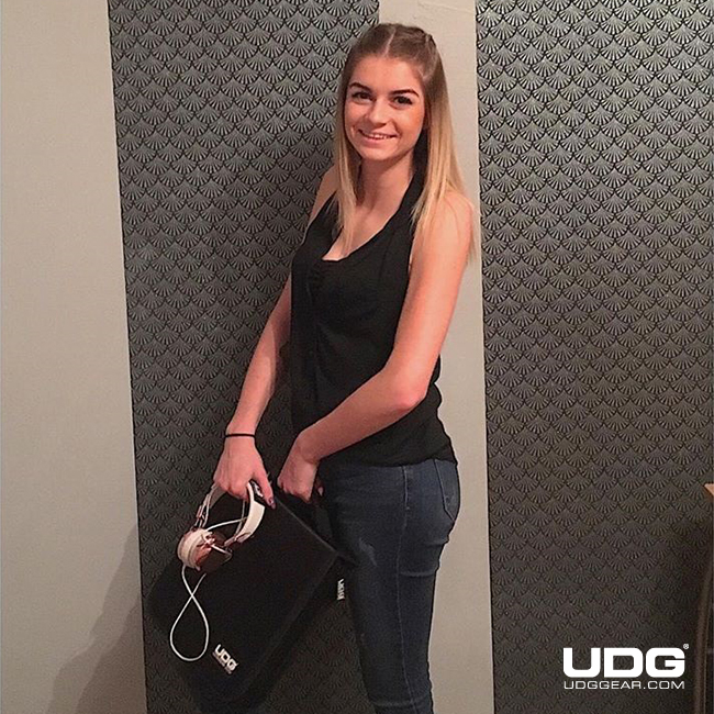 udggearcom's tweet photo. UDG Ultimate CD Wallet 128 by @KlisovszkiLeila
#UDG #UDGGEAR #Deejay #Producer #DJLIFE #UDGonTheRoad #DJonTour #UDGreGram #CDWallet #sexydj #djane #djanetop #ladydj #femaledj #womendj #djgirl https://t.co/D3LrAjaKgG