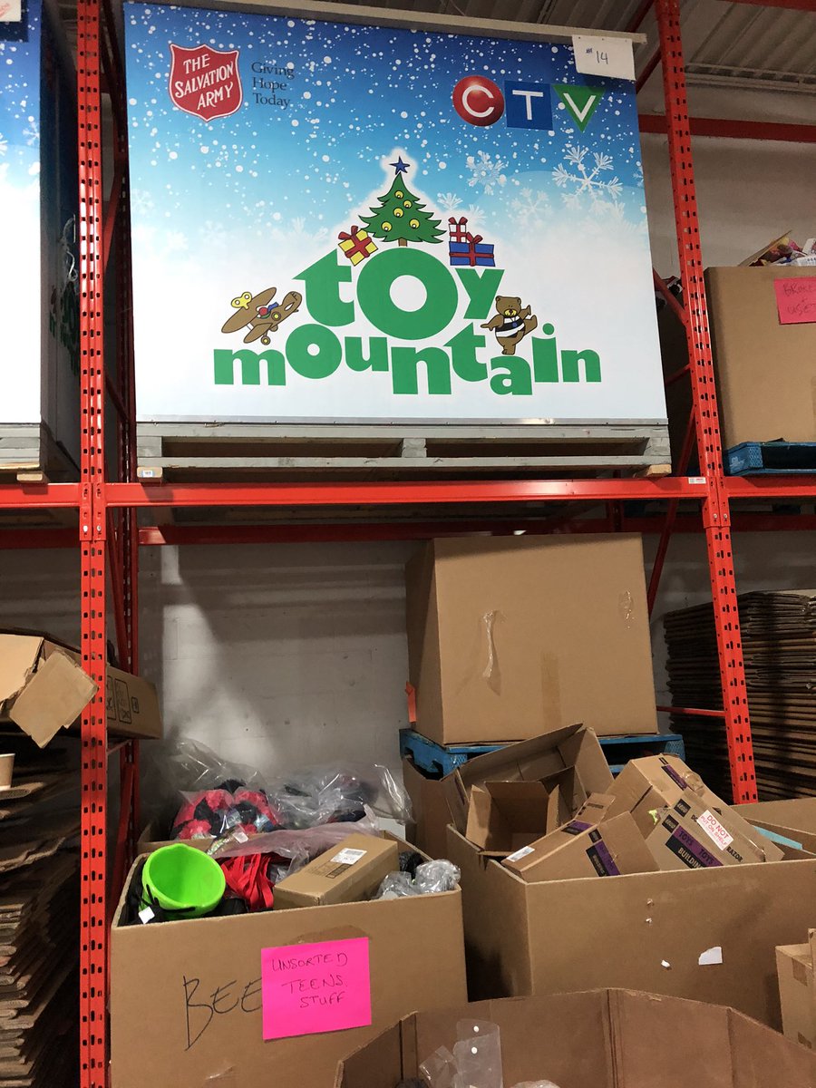 HelenMitres's tweet image. Another annual @ToyMountain under wraps with the @IBMCanada volunteer team. #2019ToyMountain #GiveBackToCommunity
