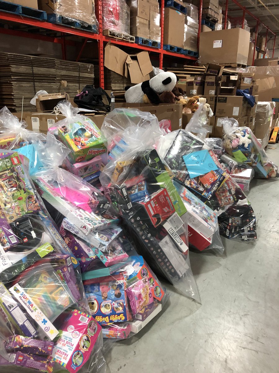 HelenMitres's tweet image. Another annual @ToyMountain under wraps with the @IBMCanada volunteer team. #2019ToyMountain #GiveBackToCommunity