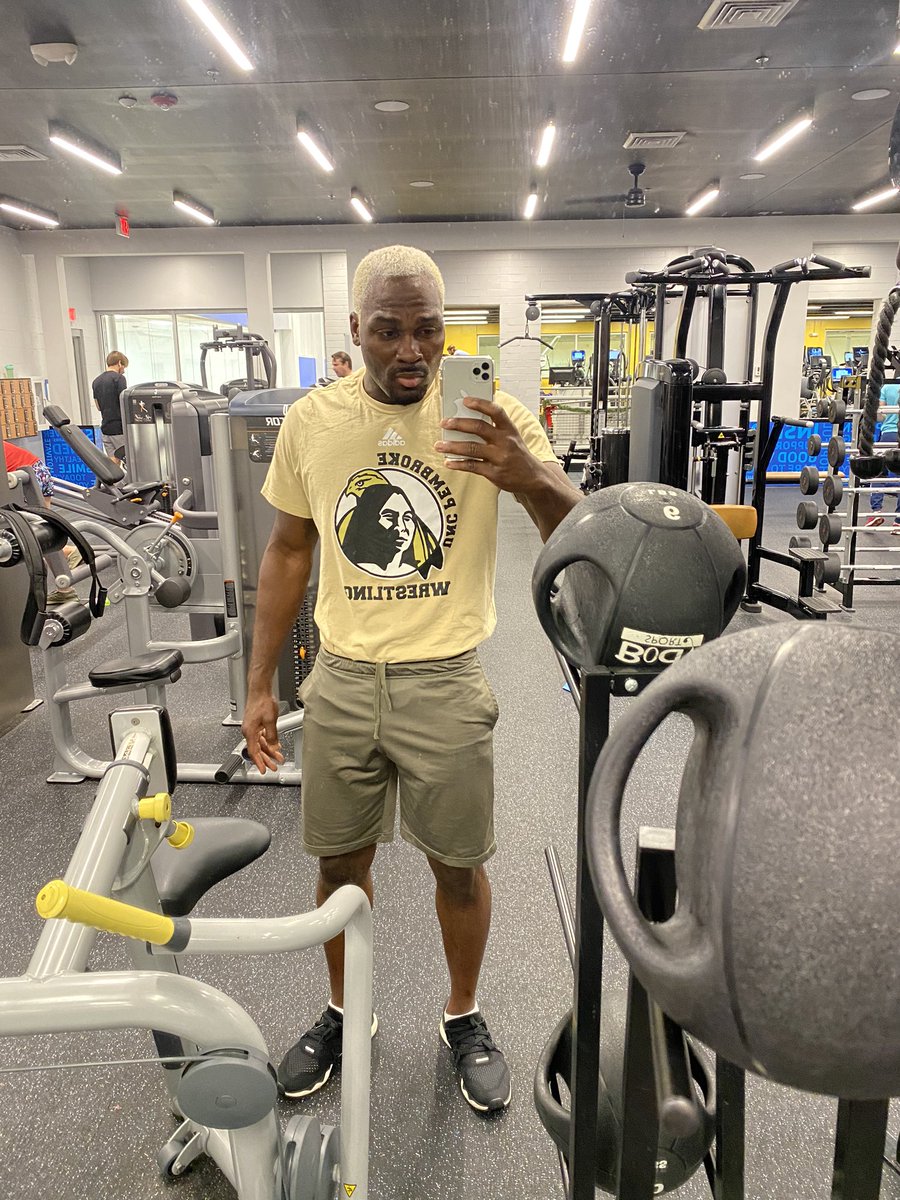 DerekBrunson's tweet photo. Repping my former college today. Helped me grow into a man , got my BA in criminal justice and allowed me to be a 3x NCAA DII All American , which shaped my current career! 🤼‍♂️ 🙏🏾 https://t.co/5ZJaD8WxSM