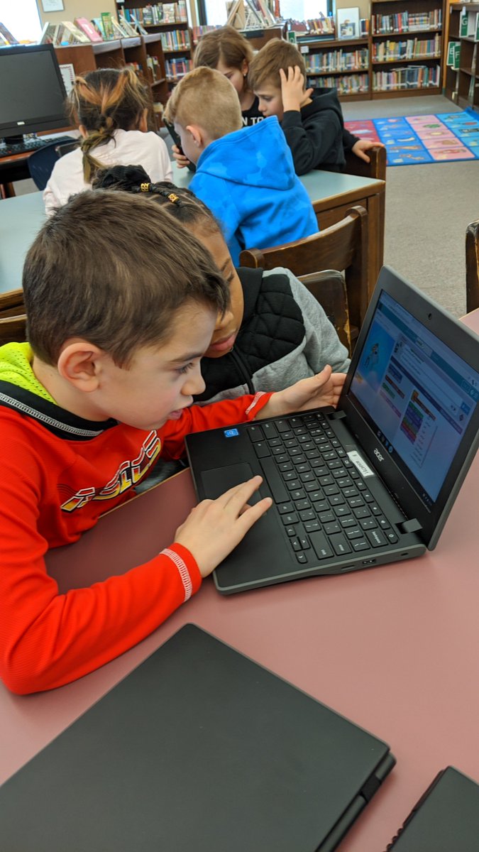 SmallwoodDrive's tweet image. Third-graders "code" some cool dance moves. Hopefully no one got their toes stepped on! #beyondhourofcode