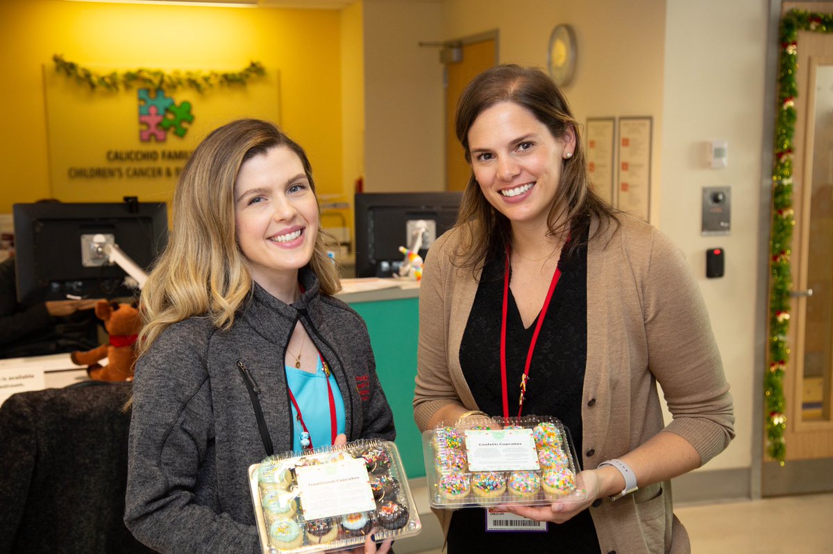 ChildrensCBF's tweet photo. Big thanks to @billysbakerynyc 🧁 for making our Holiday Party extra sweet and special! 💝 #ResearchCareCure 
📸 @nyphospital https://t.co/62XjBosmtS