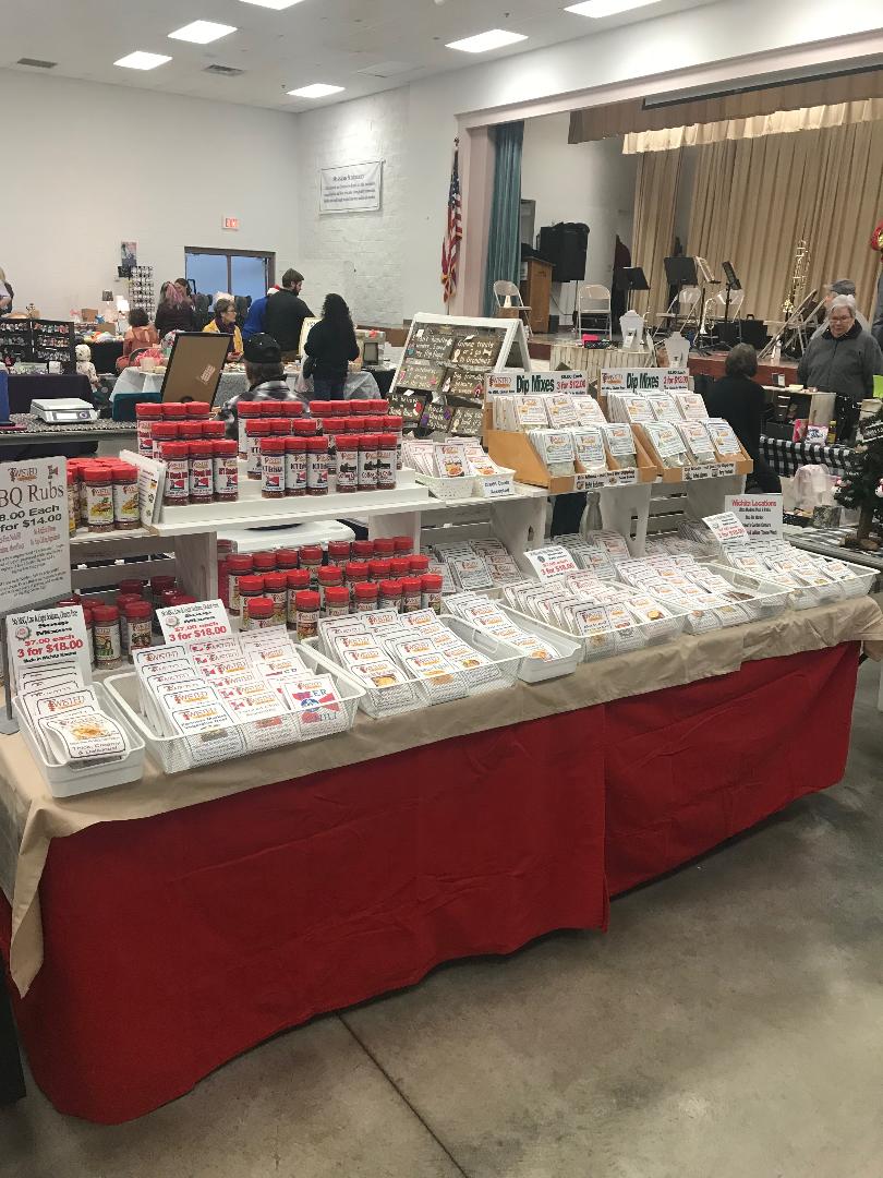 twistedpepperco's tweet photo. Still holiday shopping? We'll be at the Indoor Kansas Grown Farmer's Market at 21st &amp; Ridge tomorrow from 8 am-Noon. Come see us!
#soupmix #dip #dipmix #barbecue #rub #wichita #kansas #chili #veggies #veggiemix #stockingstuffer #christmas #hanukkah #farmersmarket https://t.co/mS3VLv4c43