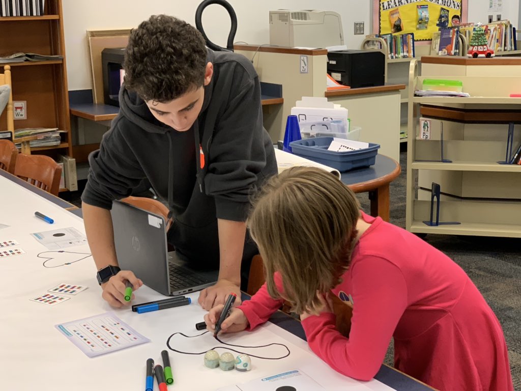 EBA Students joining Kempsville Elementary in an Hour of code #ebaproud <a href="/KempsAcademy/">𝕂𝕖𝕞𝕡𝕤𝔸𝕔𝕒𝕕𝕖𝕞𝕪</a> #KVkidscode #HourofCode2019