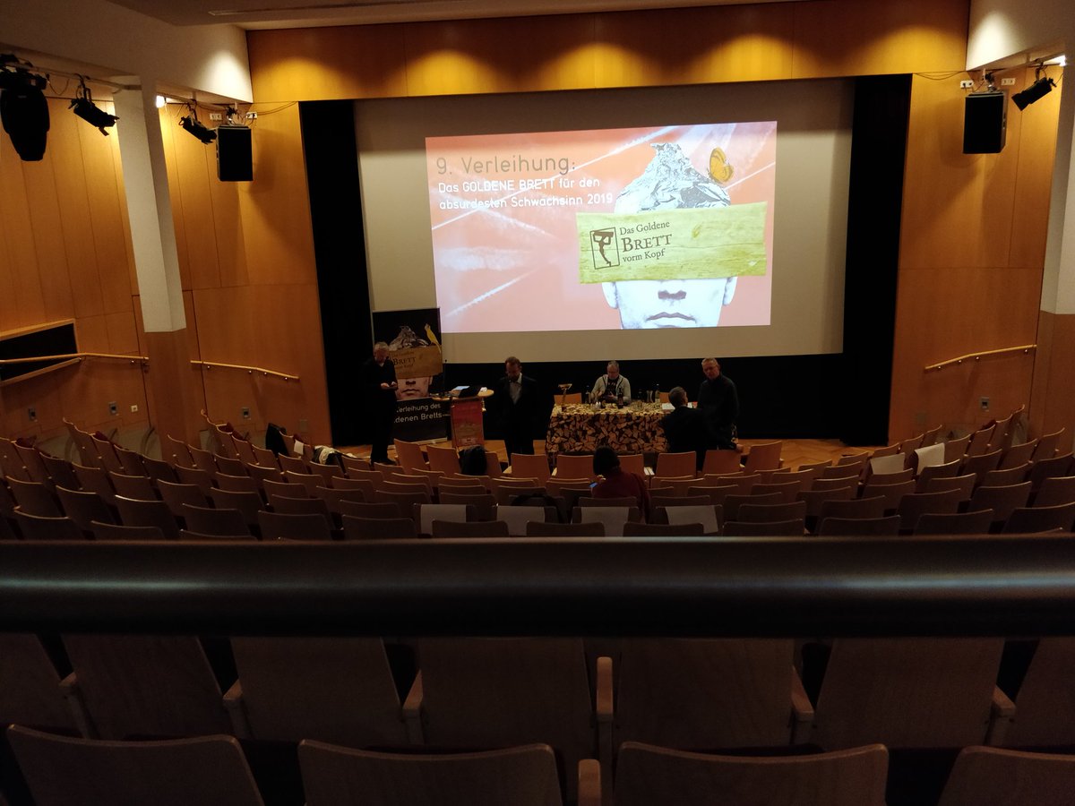 Noch isses leer in der Urania, aber gleich geht's los! #goldenesbrett