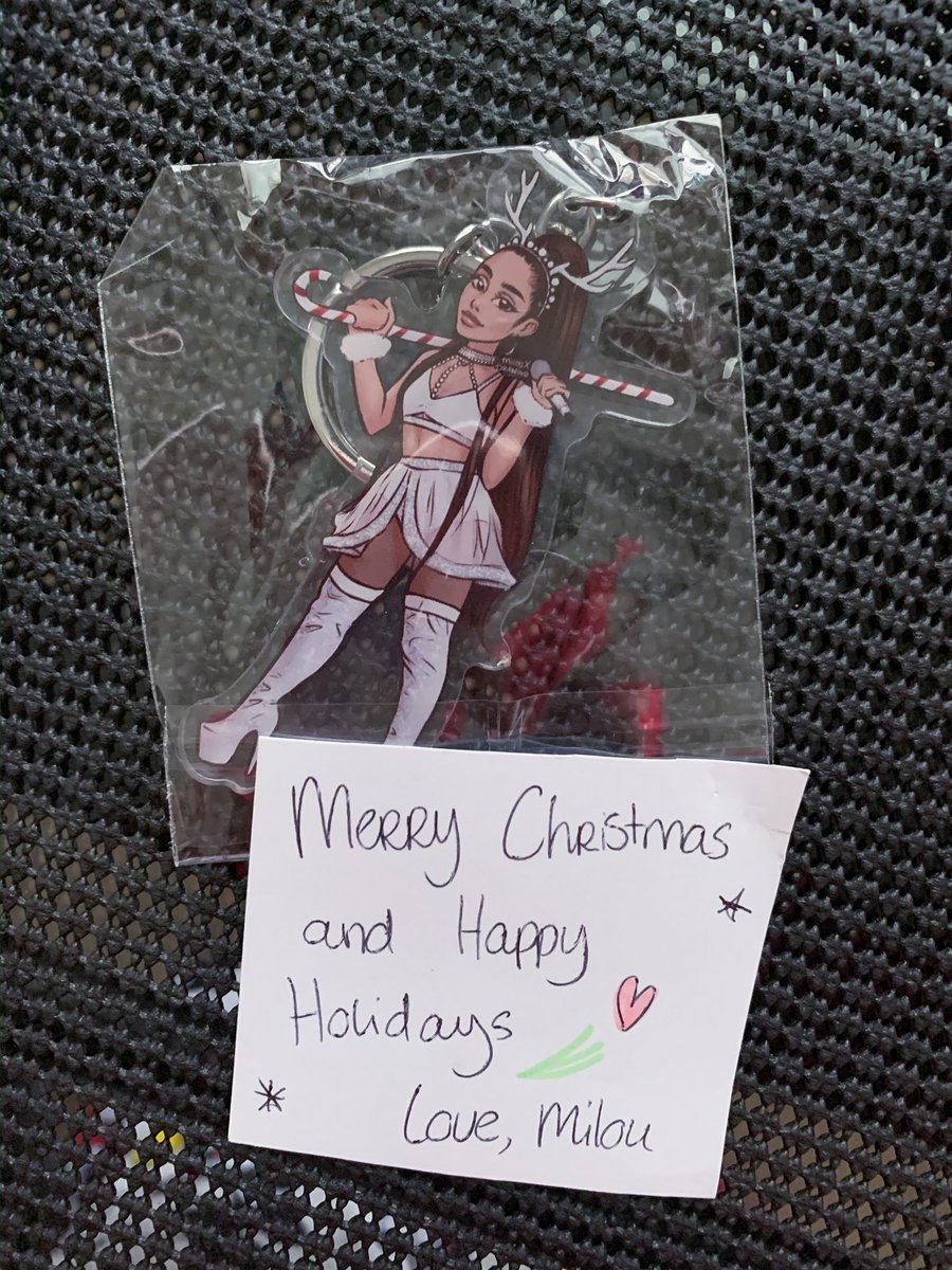 KambachFluff's tweet photo. When one of you’re talented af art internet bestie send you a keychain as a Christmas gift @milouxdrawing She makes some cute fucking keychains 😭🖤 I thought we were just getting a card Dhdhd https://t.co/KuH1iHYKbq