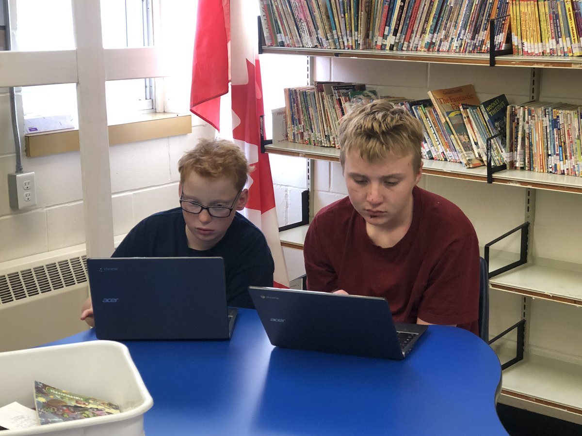 PalmerRapids_PS's tweet image. Hour of Code, Grade 5/6/7/8. Thanks @MrJonathanPratt for joining us today!  The VR is super cool!!  #anyonecancode #PRPSRocks #RCDSBCodes #hourofcode