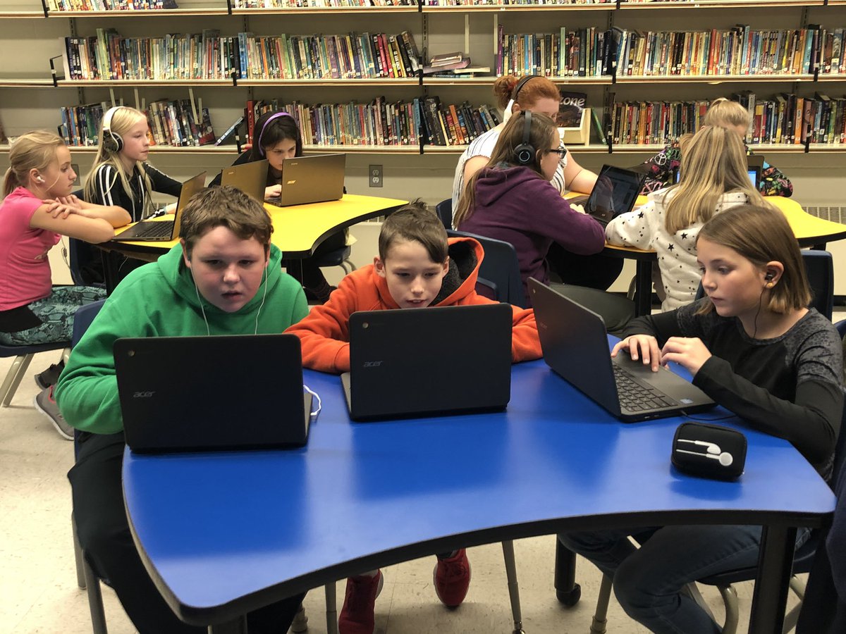 PalmerRapids_PS's tweet image. Hour of Code, Grade 5/6/7/8. Thanks @MrJonathanPratt for joining us today!  The VR is super cool!!  #anyonecancode #PRPSRocks #RCDSBCodes #hourofcode