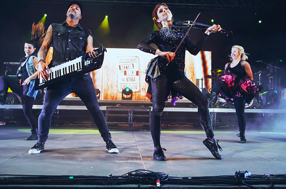 IRIOmobile's tweet image. Musician Lindsey Stirling wanted to new way to engage her fans during concerts. Check out her story to see how she used IRIO! #warmerinthewinter bit.ly/2GAy44f