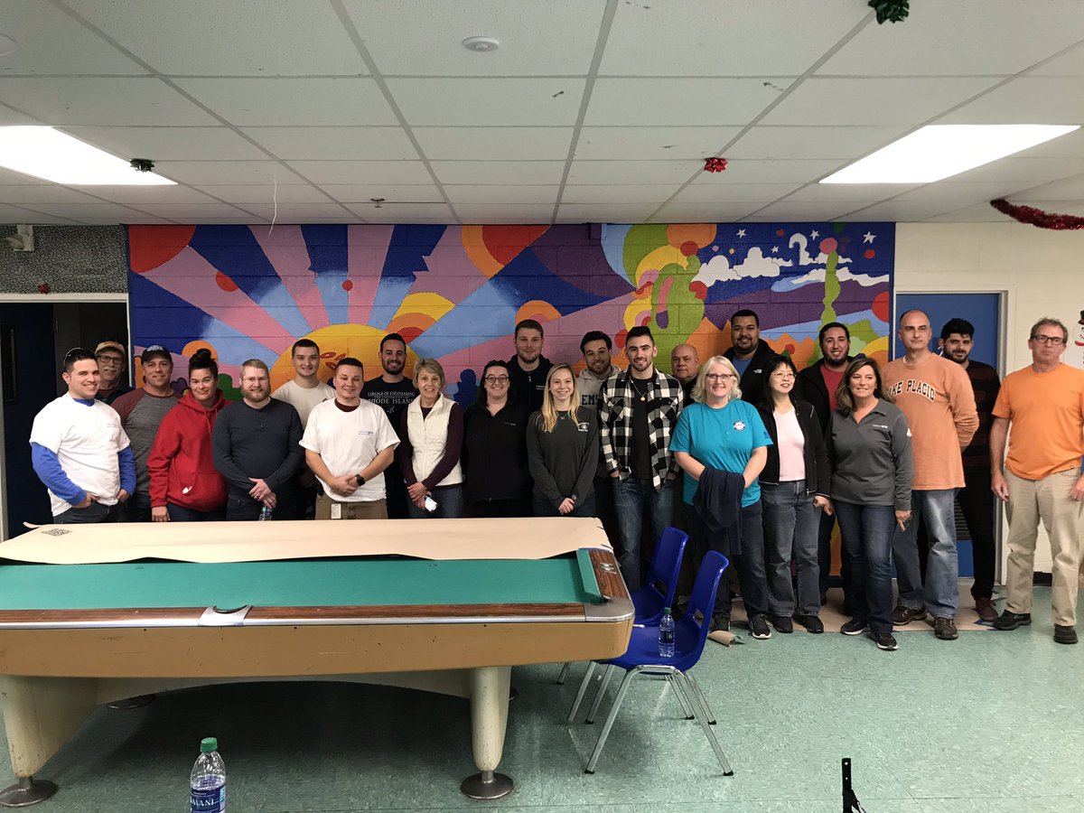 BrandoNBarkerNG's tweet photo. A sincere thank you to the 30 @nationalgridus employees who donated their time and games to the Boys and Girls Club of Cumberland RI with the @RedSoxFund today! https://t.co/MClMHKyklB