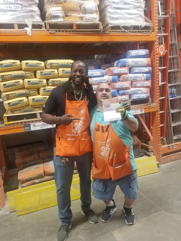 Van, Lumber DH showing his appreciation to one of his best lumber associates Mr. Jay, who also takes pride in being an universal associate. Thanks for help creating shareholder value Mr Jay. We appreciate you! @hd6804 <a href="/DeeJadotte/">Mrs Dee</a> <a href="/Daniellemhaynes/">Danni Haynes</a> <a href="/stevejohnsonhd/">Steve Johnson</a> <a href="/Maryj1016/">Mary Alice Jimenez</a>