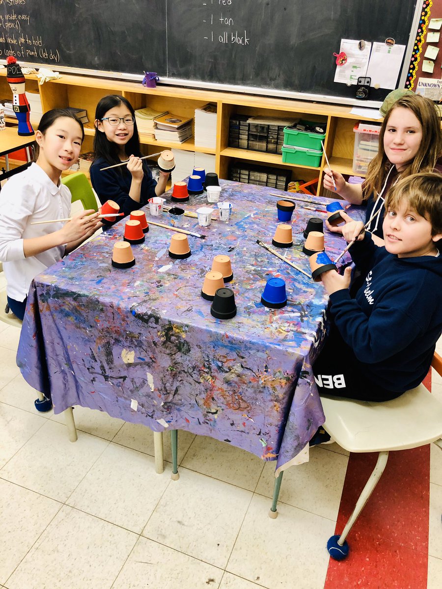 dnespolo's tweet photo. Christmas art 🎄 in full swing in the gr. 6 class @stanselmcs https://t.co/uPin2specl