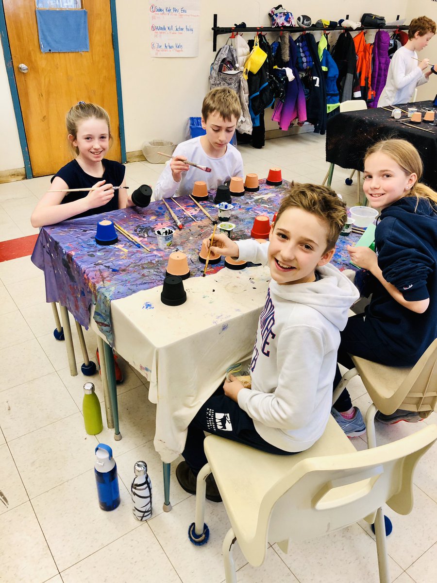 dnespolo's tweet photo. Christmas art 🎄 in full swing in the gr. 6 class @stanselmcs https://t.co/uPin2specl