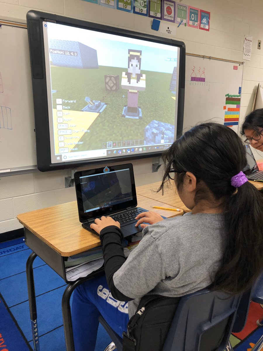 jen_frady's tweet photo. Studying electricity and circuits in a Minecraft world today in Science. @Dr_Dahlberg @Hasty_Huskies @KristenBrooks77 @PlayCraftLearn https://t.co/XQeFsjKoUt