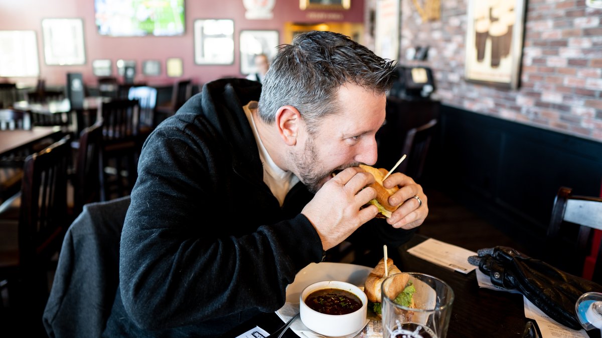 Lunch <a href="/ceilisroyaloak/">Ceili's Royal Oak</a> 🙌
📷 <a href="/GRUBBED/">grub bed</a>

 #yycfood #yyceats #yycbites #yycfoodie #yycrestaurants #yycnow #yycliving #yycdatenight #yychappyhour #yycspecials #calgaryfood 
#yycinfluencer #becausecalgary
#calgaryisbeautiful #cocktails #grubbed