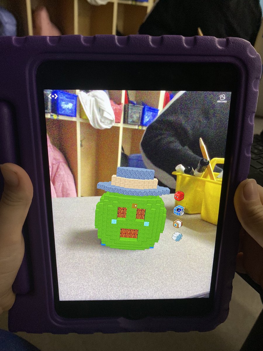 MrsFergsClass's tweet photo. #ParentsCanCodeToo @CoSpaces_Edu #CSEdWeek2019 #CSforALL @HMSTEAMtigers https://t.co/417taGNY1H