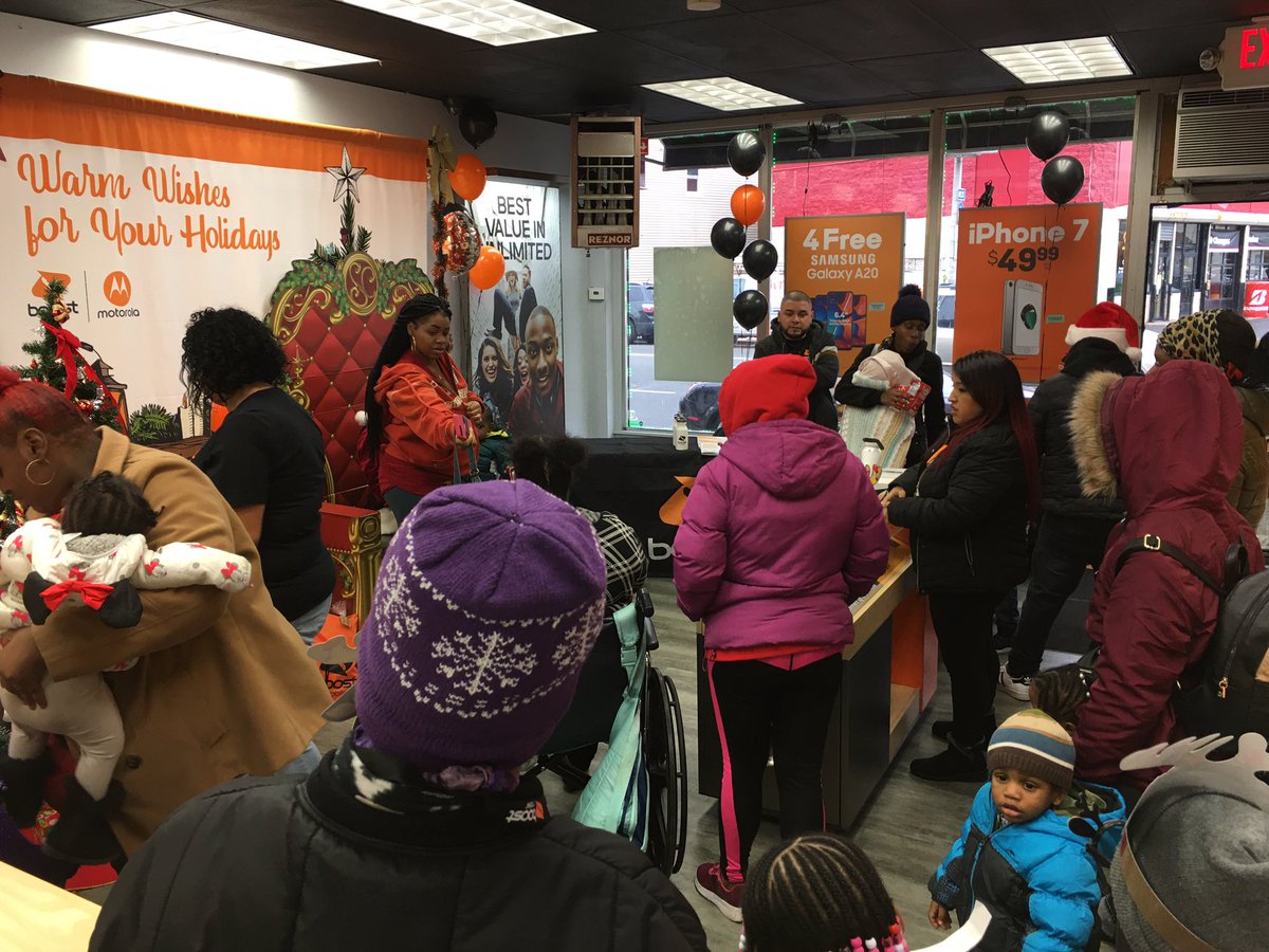 mattmboost's tweet photo. Santa time 🎅! #NEhustle @JayMiglionico @shawnatspg @LMJPSPG https://t.co/IsERocc6Te