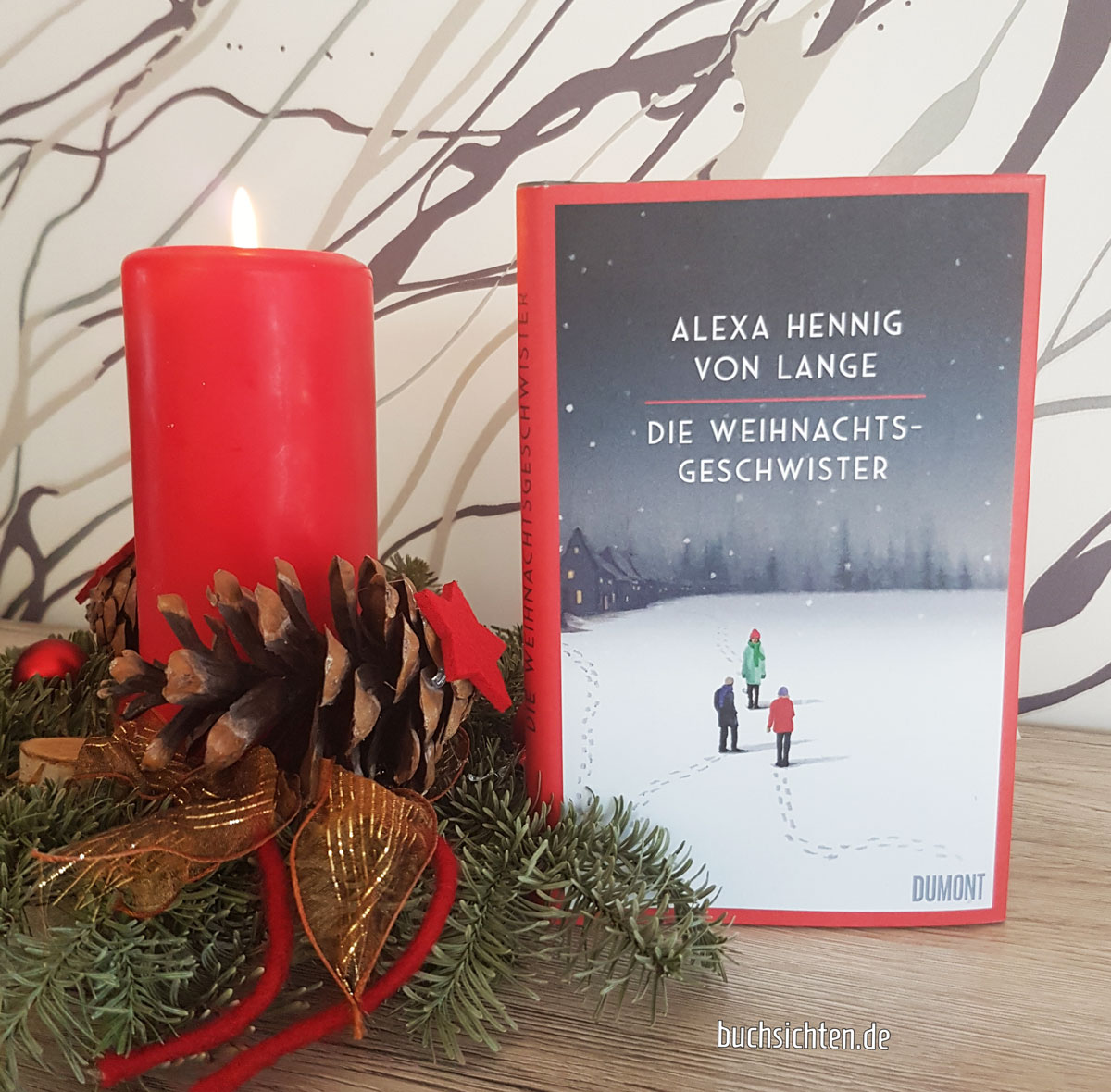 [Werbung] *Ingrid Wenn ihr noch nach einer Geschichte sucht, um in weihnachtliche Stimmung zu kommen, empfehle ich euch "Die Weihnachtsgeschwister" von Alexa Hennig von Lange. Meine Rezension zum Buch: buchsichten.de/2019/12/rezens… <a href="/dumontverlag/">DuMont Buchverlag</a>