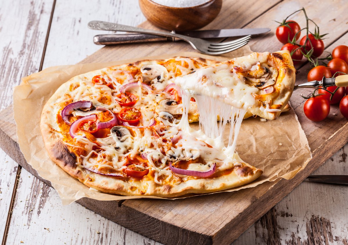eazybrandz's tweet photo. Some #Pizza with friends today.

#FridayFeeling #FridayMotivation #deliciousfood #delicious #food #cheese #eazybrandz #oberdome #yummy #yummyfood #lunchtime #friendsatthetable #pizzatime #lunch #today #love https://t.co/IYwOruJ731
