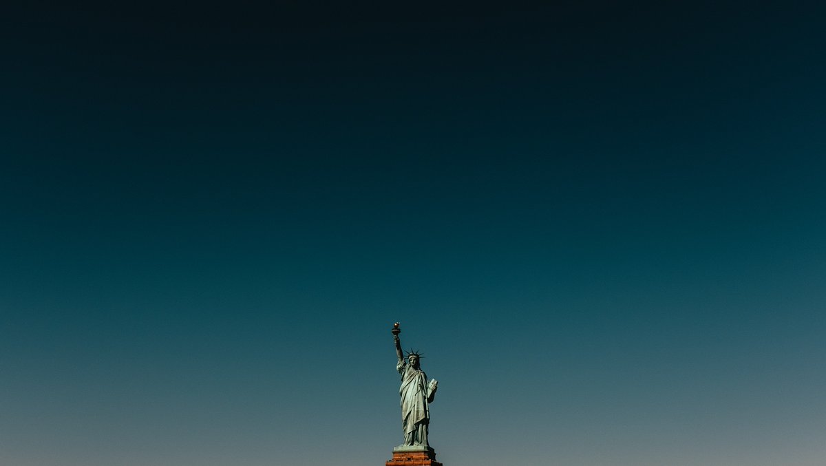 Interested to know what it takes to become a U.S. citizen? Get to know more in our free guide. 

#Immigration #Citizenship #GreenCard

hubs.ly/H0mdG7f0