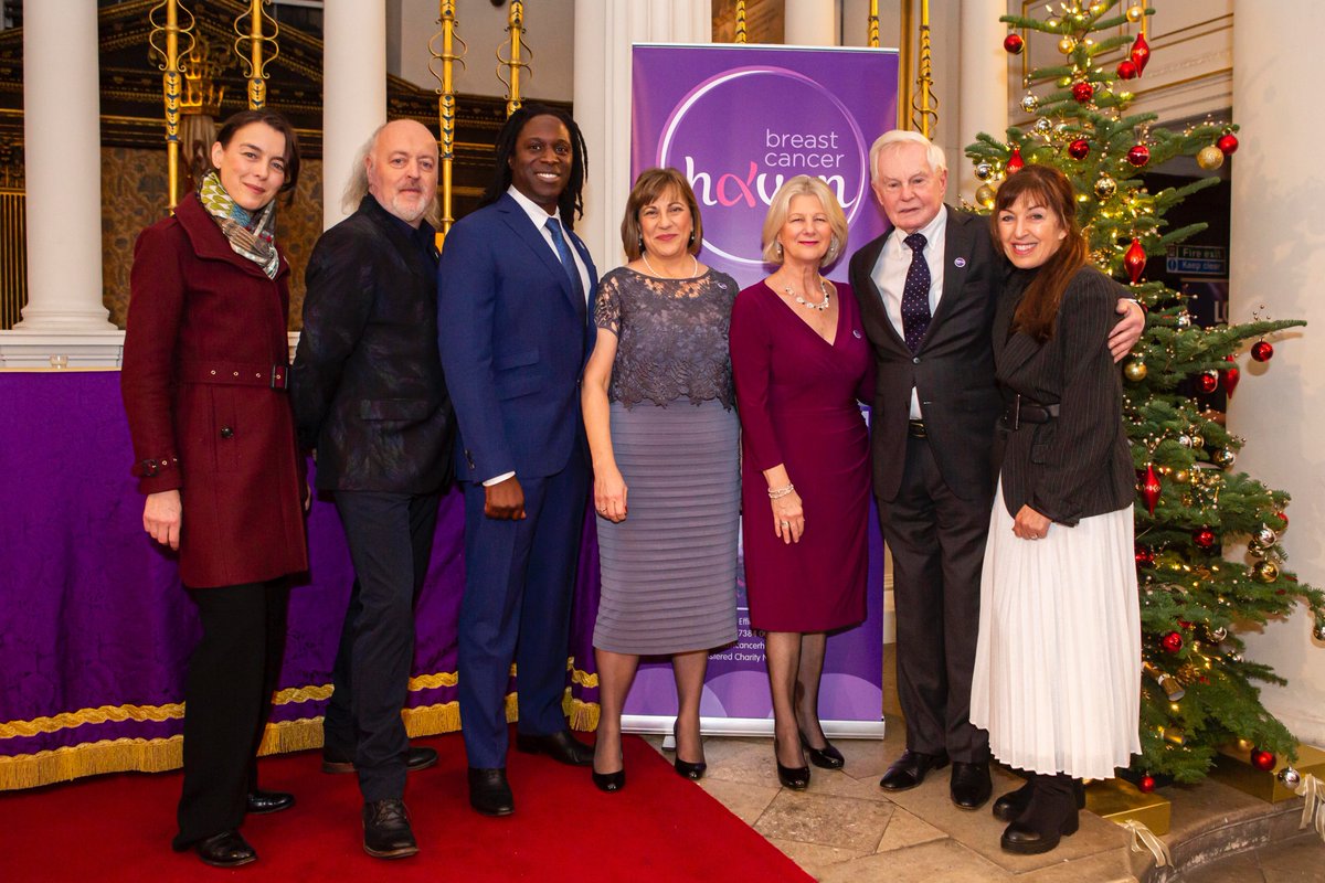 Had a marvellous time singing carols with the superb @LondonShowChoir and sharing a stage with these fine people all for an excellent cause, Breast Cancer Haven @BCHLondon_ Merry Christmas !