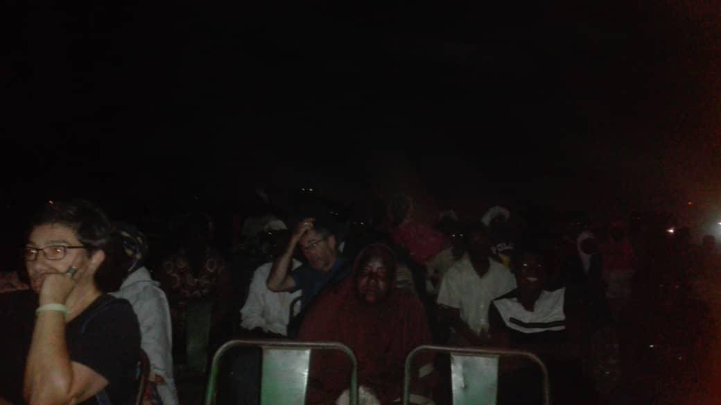 #CDL2019 #CDLinnovation

Mobilisation à la mine de granite de Pyssy pour suivre les projections

La soirée démarre avec "Le loup d'or de Balolé" qui retrace les conditions précaires de travail des employé.e.s de la carrière

#PourquoiLaDémocratie #lwili #BurkinaFaso 🇧🇫