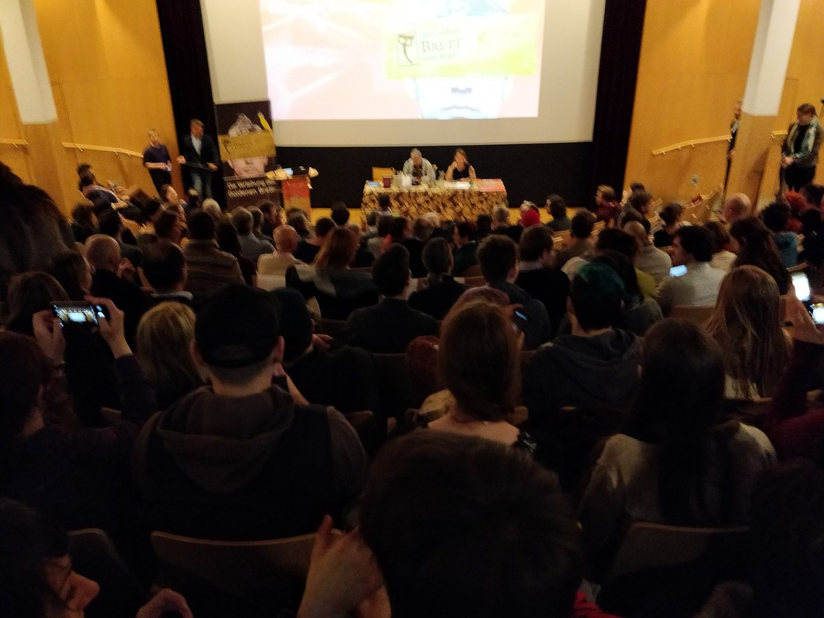 Innerhalb von 5 Minuten volles Haus beim #goldenesbrett