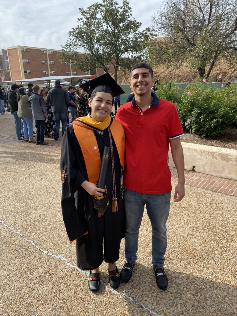 vinny_7forever's tweet photo. Bigger than the degree proud of you jazz 💙 #MasterJazz https://t.co/VSGcSzqxdw