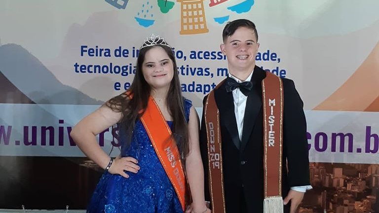 universopcd's tweet photo. Sesc-Cidade da Inclusão - Apresentamos Alice &amp; Rodrigo, Miss &amp; Mister Down, vitoriosos do primeiro concurso 
#universodainclusao #sesccidadedainclusao #inclusao #acessibilidade #deficiencia  #cadeirante #amputados #prótese #sindromededown #pessoascomdeficiencia  #autismo  #down https://t.co/ei9yzyza9o