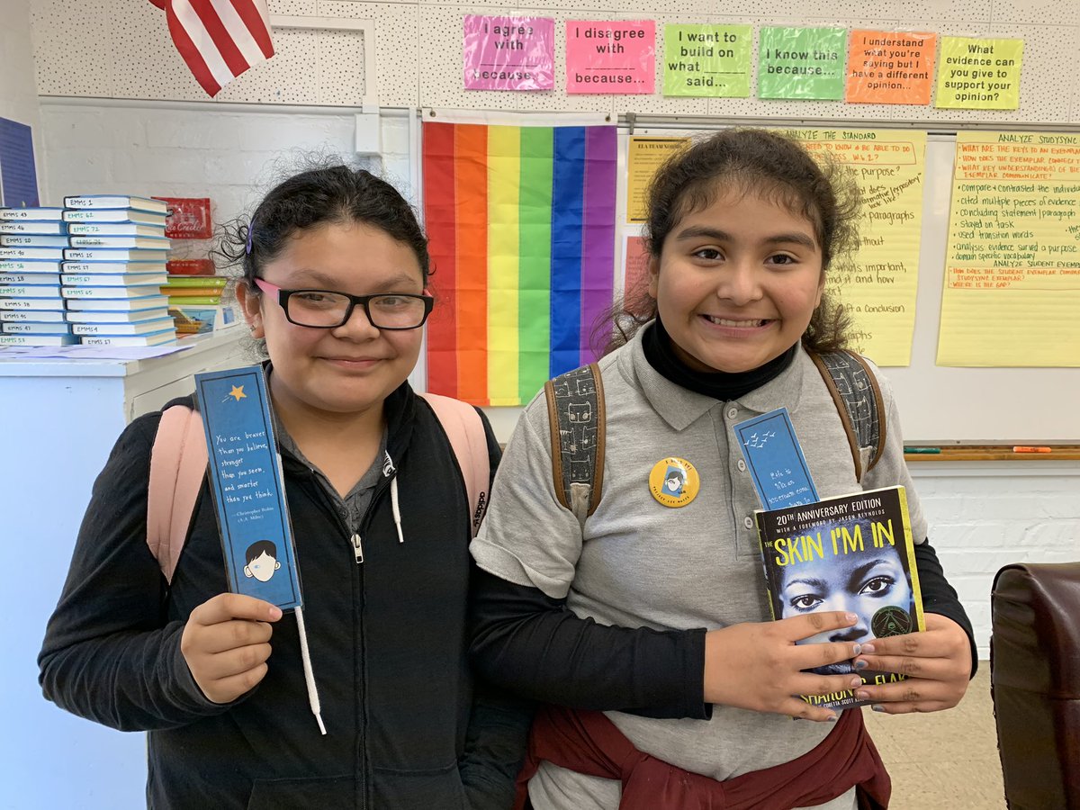 ProjectLITWatts's tweet photo. Students and staff are picking up their #IReadIt buttons for @RJPalacio’s #Wonder! Who doesn’t love sporting their reading pride? Who will collect all 7?!? #ProjectLITWatts #WattsReads @ProjectLITComm @newmarkham @PartnershipLA @LASchools @LAUSDLDSouth https://t.co/RB45uauIST