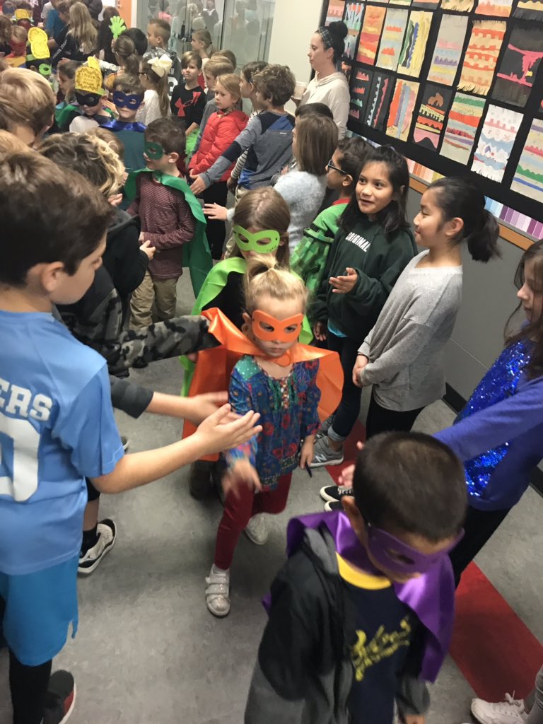 lori_ashcraft's tweet photo. Readers unite! ⭐️ 🦸‍♀️ Kinder proudly showed off their Sight Word Power, Picture Power and Pointer Power during their Super Power Parade this morning! Our @AmyParksElem Mariners are so proud of their hard work! #weareAPHE https://t.co/kXxkC7icvd