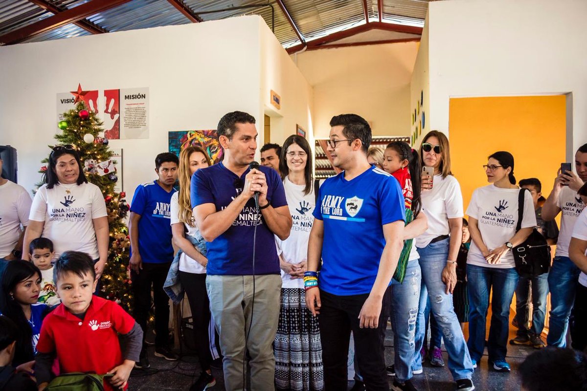 CalaFoundation's tweet photo. Nuestro corazón está colmado de mucha felicidad. Ya estamos en la comunidad indígena #Chivoc; visitando el Centro de Prevención de la Desnutrición Infantil, rodeados de hermosos niños, quienes con su sonrisa nos alegran el día. 💙🥰🥳
@Passion_Guate 
@cala https://t.co/KC10vpDTNr