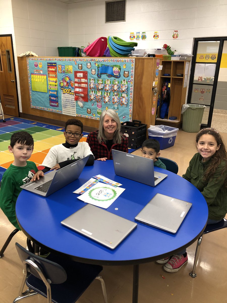 dauchert2210's tweet photo. Hour of Code with our afternoon K students! Great job, 4th graders! π@Jen1Curry @kristymc24 #MOTSDhourofcode2019 https://t.co/U7iolx8dpZ