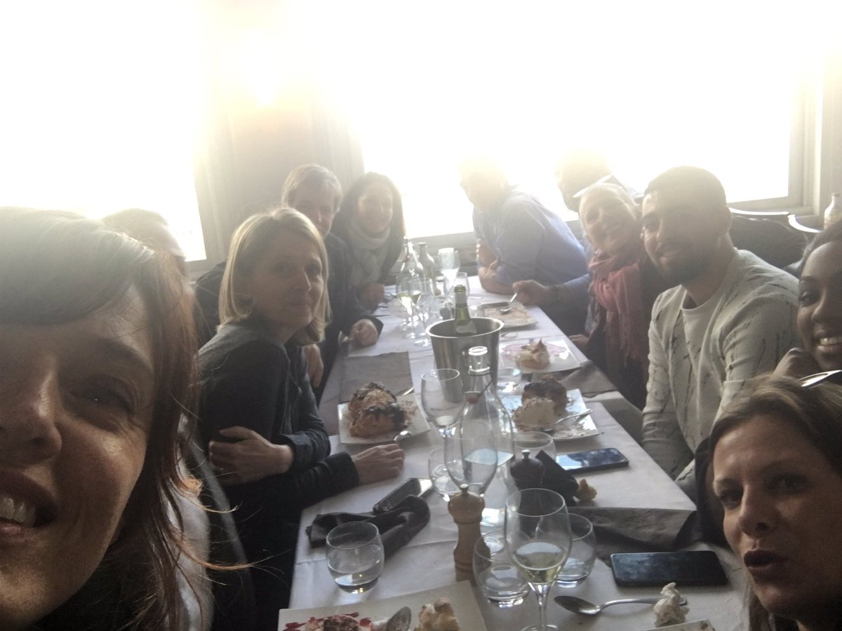 LesbatsPhilippe's tweet photo. Déjeuner de Noël aux Goudes à Marseille#ganeurocourtage#corinnevaleriemichelfelicieflorenceanaiswalidnadjmakevinarnaudlaurent#partageeclatsderiredentilimoncellosublimeprofiterollechovolat#lavraieviequoi# https://t.co/ojMAHaXxCM