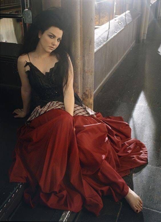 Amy Lee cumple 38 años hoy, el mismo día que cumples años Tú Happy Birthday!!!!     