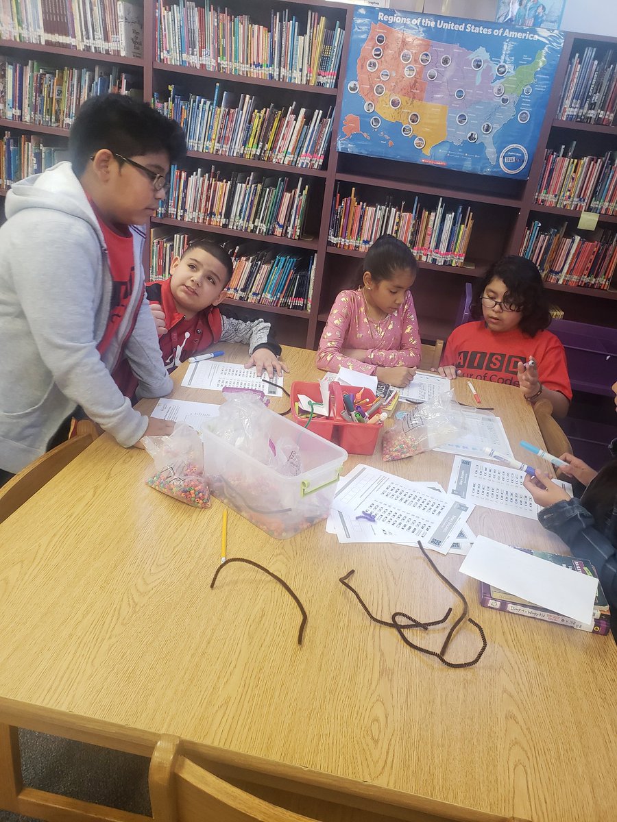 TigersLMCAldine's tweet photo. 5th Graders helping 3rd graders code!! #HourOfCode #AISDHoC #CS4Aldine #CSEduWeek #CC @DigitalGal3 @SVicGlass @Thompson_Aldine @aldinelibraries https://t.co/WhLZACILXF