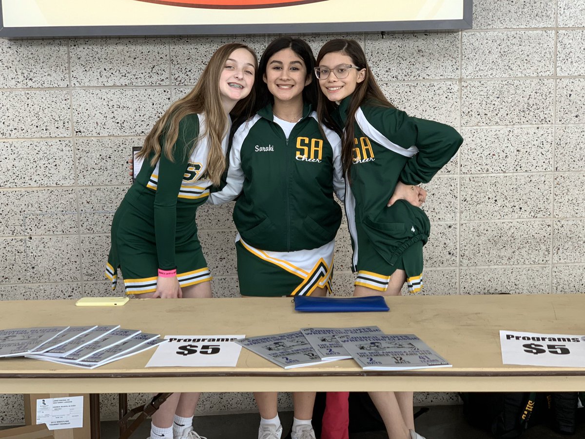 mrcjohnson_01's tweet image. SA cheerleaders volunteered to sell programs at the CB wrestling classic #GiveBackToCommunity