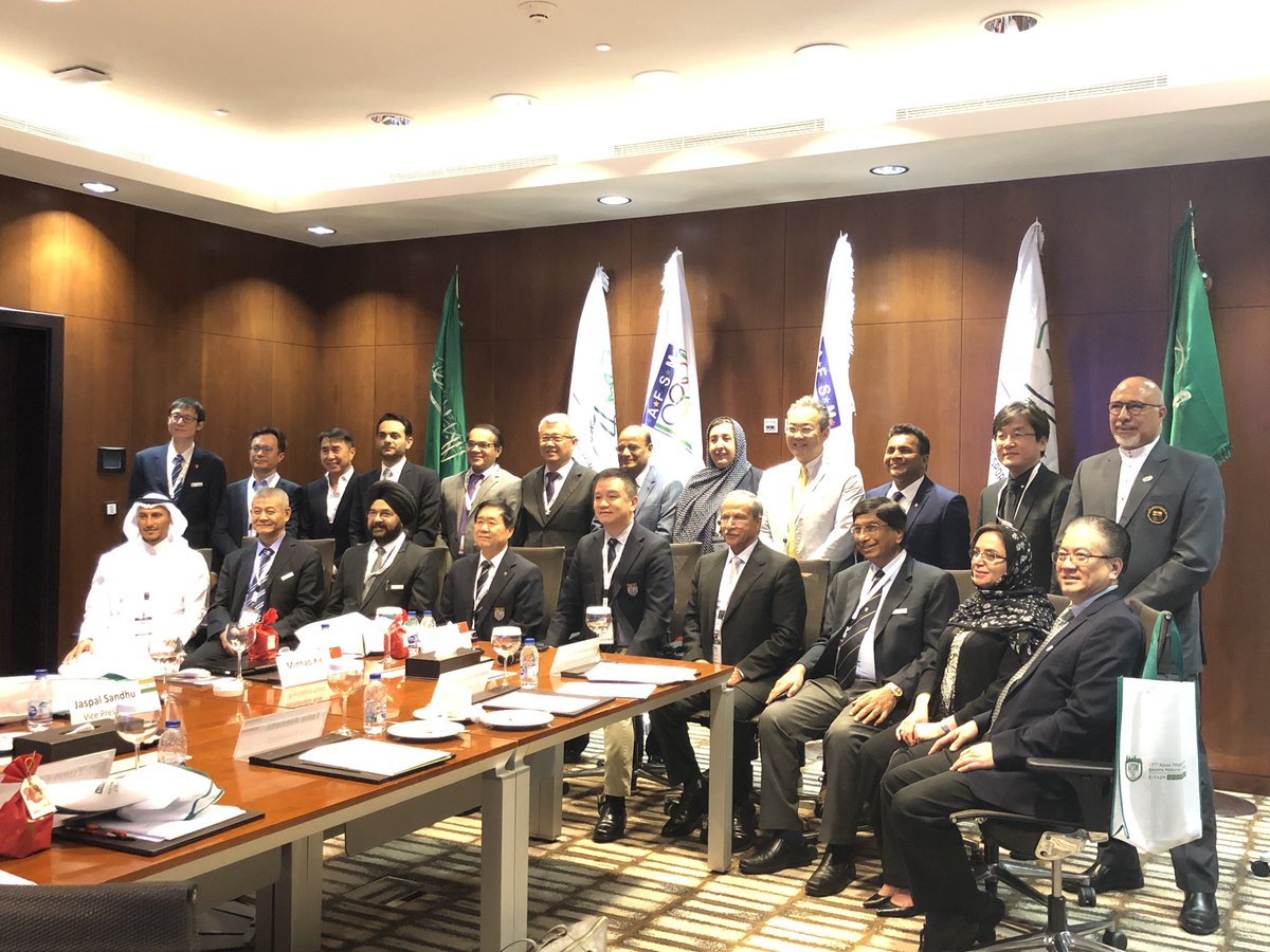 Qassim_Muaidi's tweet photo. اجتماع مجلس ادارة الاتحاد الاسيوي للطب الرياضي اليوم كان جداً مثمر ومتميز...
ناقش العديد من المواضيع المهمة والمتعلقة بالاتحاد وتطوير الطب الرياضي والمختصين...
تسليم علم الاتحاد الاسيوي للطب الرياضي للصين الدولة المستضيفة للكونجرس القادم لعام ٢٠٢٠ باذن الله تعالى
#AFSM2019 https://t.co/LcNmiwgkZz