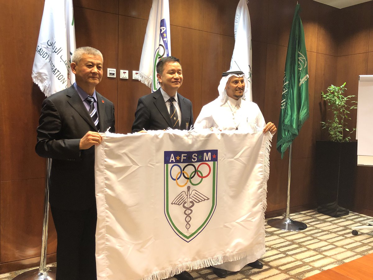 Qassim_Muaidi's tweet photo. اجتماع مجلس ادارة الاتحاد الاسيوي للطب الرياضي اليوم كان جداً مثمر ومتميز...
ناقش العديد من المواضيع المهمة والمتعلقة بالاتحاد وتطوير الطب الرياضي والمختصين...
تسليم علم الاتحاد الاسيوي للطب الرياضي للصين الدولة المستضيفة للكونجرس القادم لعام ٢٠٢٠ باذن الله تعالى
#AFSM2019 https://t.co/LcNmiwgkZz