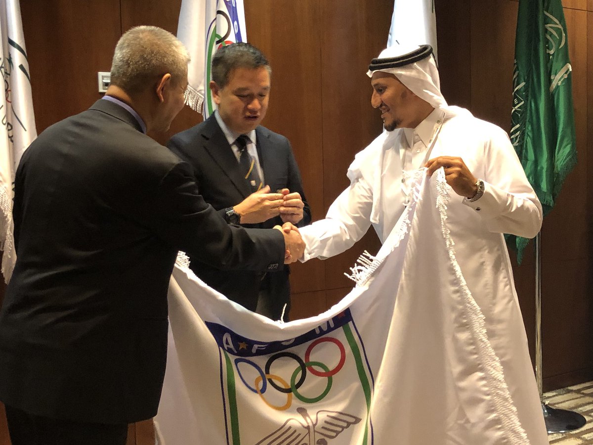 Qassim_Muaidi's tweet photo. اجتماع مجلس ادارة الاتحاد الاسيوي للطب الرياضي اليوم كان جداً مثمر ومتميز...
ناقش العديد من المواضيع المهمة والمتعلقة بالاتحاد وتطوير الطب الرياضي والمختصين...
تسليم علم الاتحاد الاسيوي للطب الرياضي للصين الدولة المستضيفة للكونجرس القادم لعام ٢٠٢٠ باذن الله تعالى
#AFSM2019 https://t.co/LcNmiwgkZz