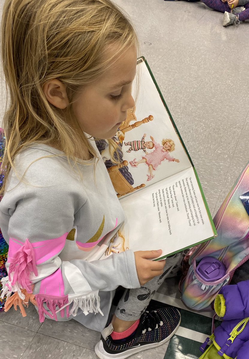 Reading is magical!! It increases vocabulary, language skills, focus, concentration, imagination, empathy, and so much more! This Star is definitely on to a good thing!!🌟💙📖📚#walstars #mymisdreads